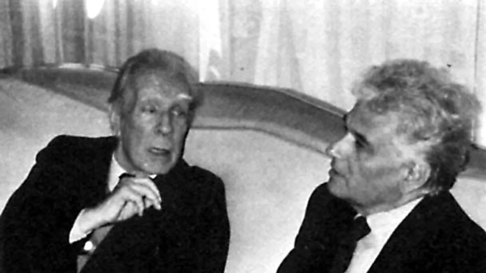 Photograph of Jacques Derrida in conversation, 2004.