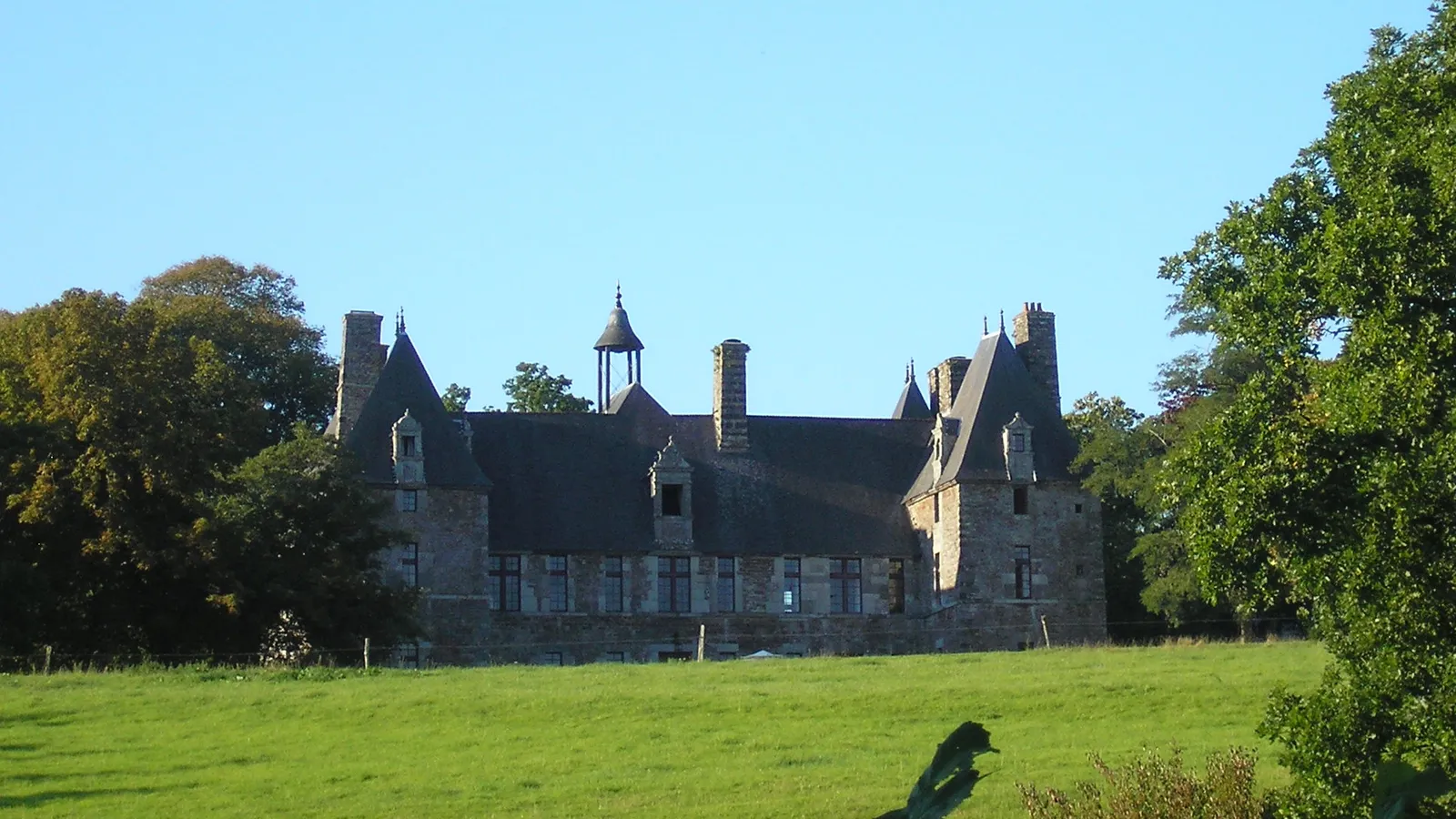 The Château de Cerisy-la-Salle in Normandy, host of conferences on Derrida's work.
