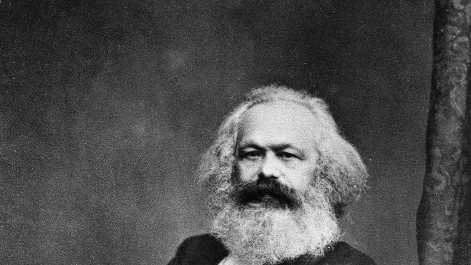 Photographic portrait of Karl Marx with full beard, taken by John Jabez Edwin Mayall in 1875.