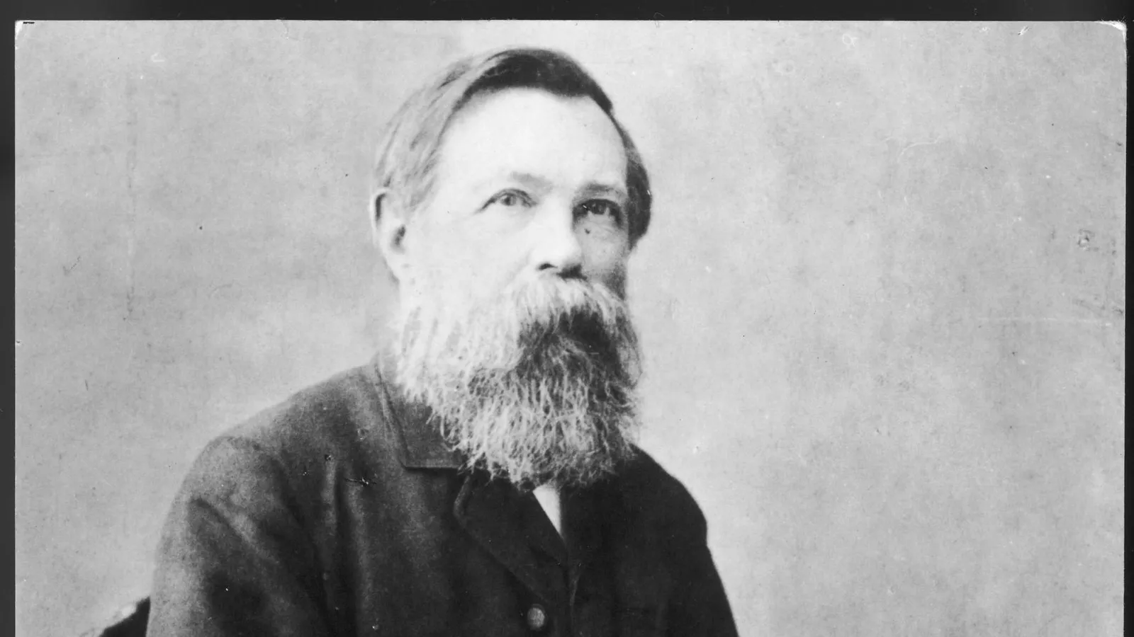 Photographic portrait of Friedrich Engels with white beard, taken by W. E. Debenham in 1888.
