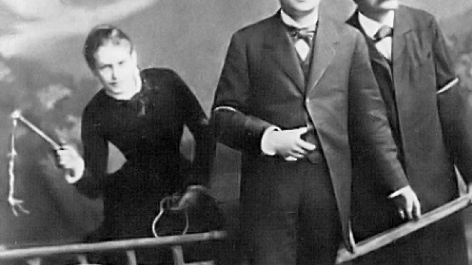 1882 staged photograph of Lou Andreas-Salomé, Paul Rée, and Friedrich Nietzsche.