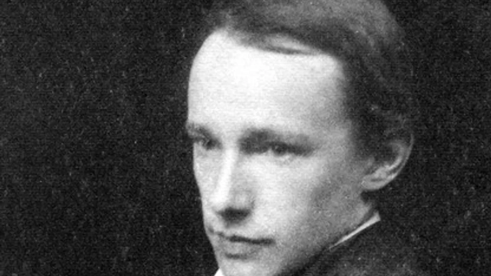 Photographic portrait of G.E. Moore around 1903.
