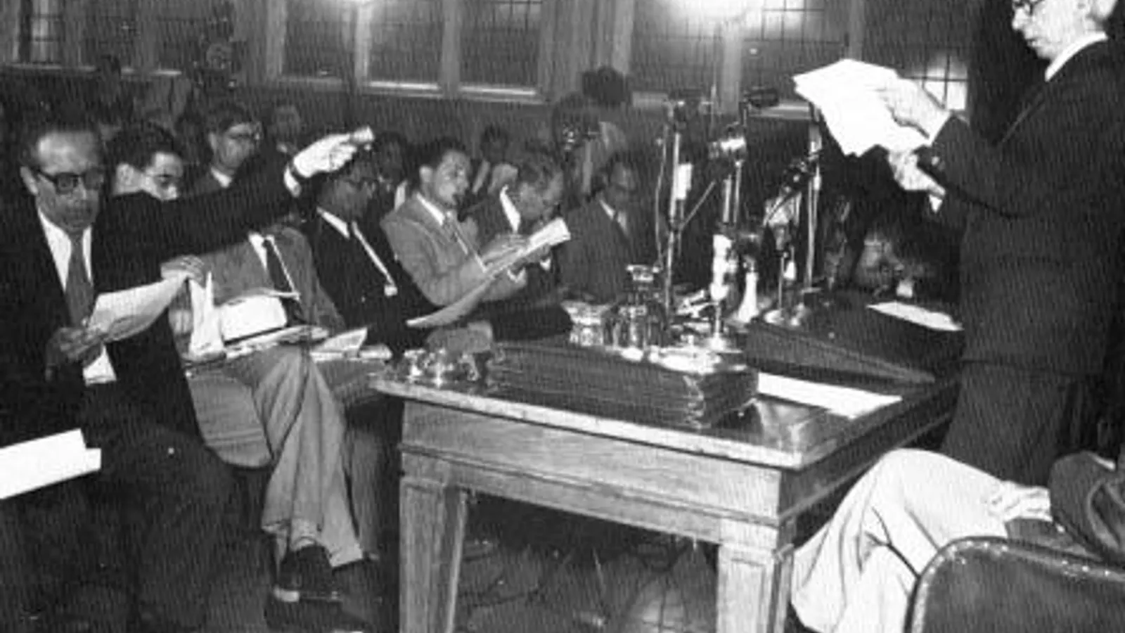 Bertrand Russell presenting the Russell-Einstein Manifesto in London on 9 July 1955.