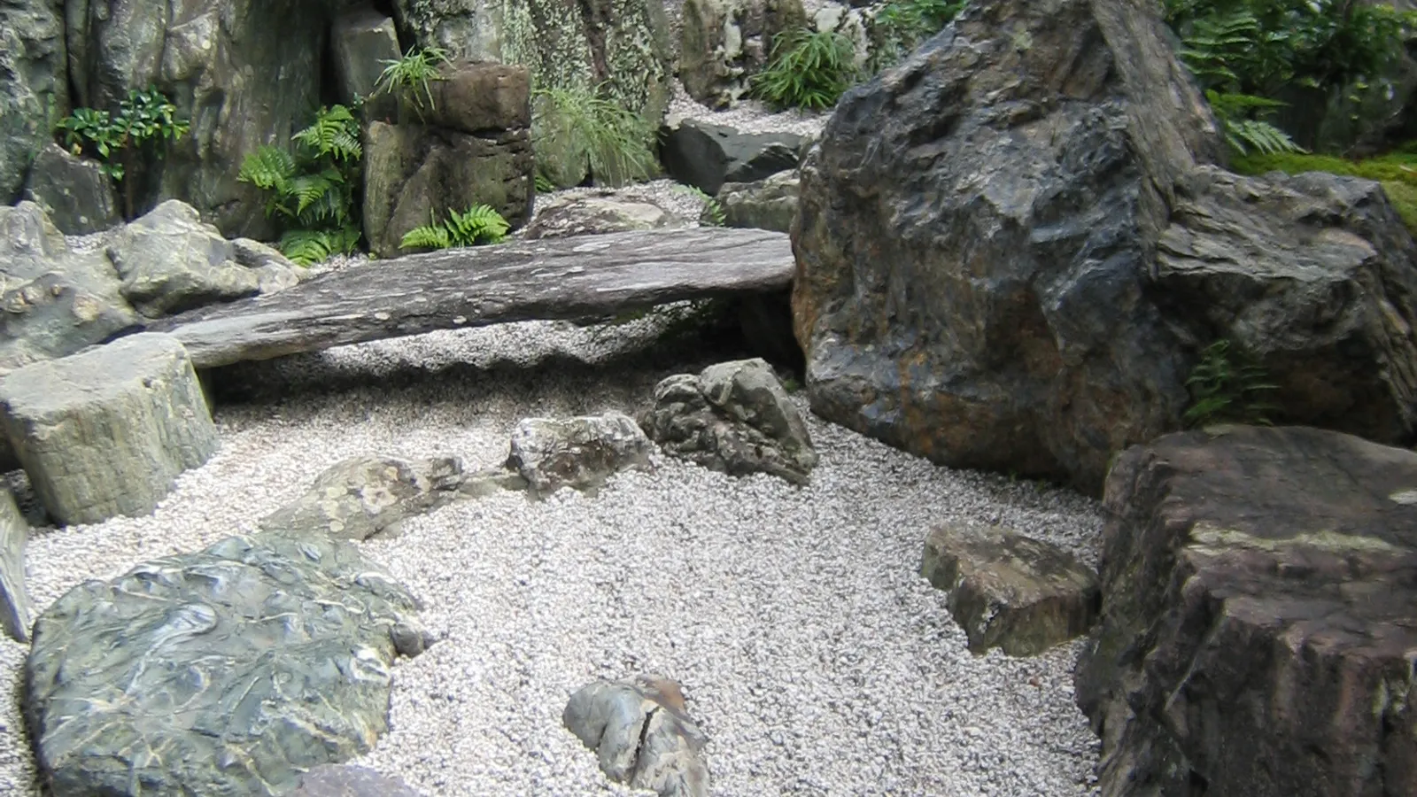 The kare-sansui rock garden at the Daisen-in subtemple of Daitoku-ji, Kyoto.